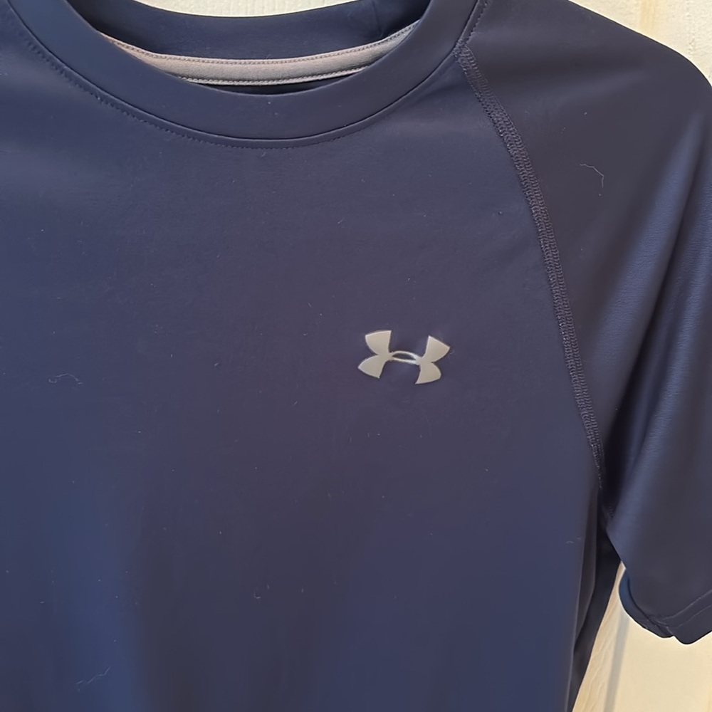 Under Armour navy blue size small. Worn once excellent condition
